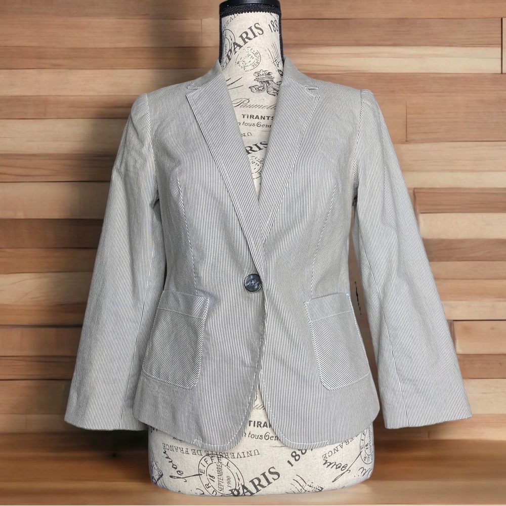 🍓 4 for $25 The Limited. Extra small lined blazer